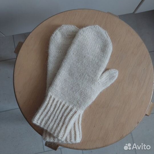 Шерстяные варежки женские