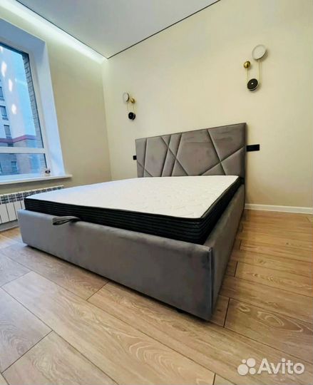 Кровать с мягким изголовьем