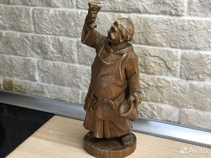 Статуэтка из дерева