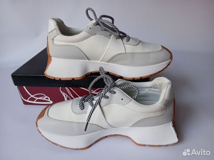 Кроссовки женские 39