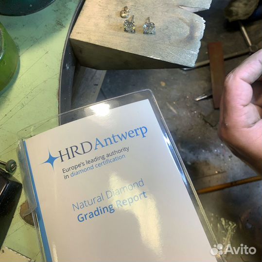 Помолвочное кольцо с бриллиантом 0.3