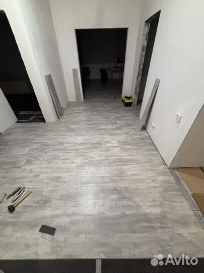 Укладка ламината и кварцвинила