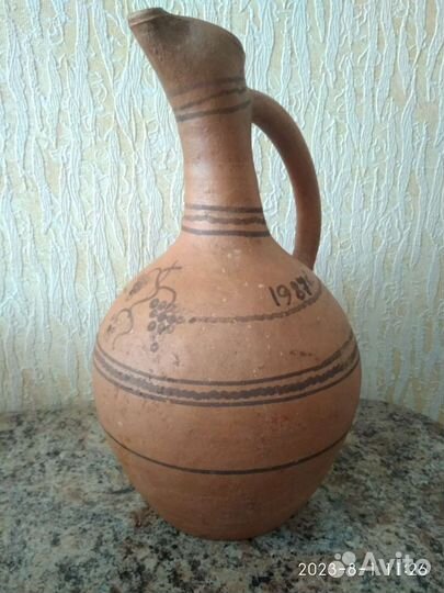 Старый глиняный кувшин