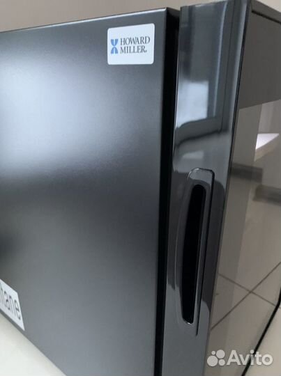 Хьюмидор-холодильник Howard Miller на 250 сигар