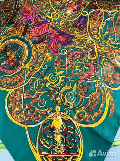 Зеленый шелковый платок Gucci