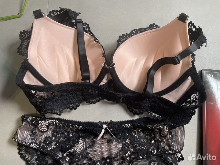 Новый Комплект нижнего белья и чулки