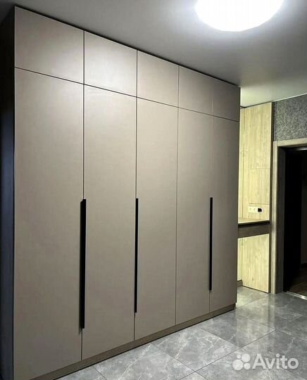 Шкаф четырехдверный