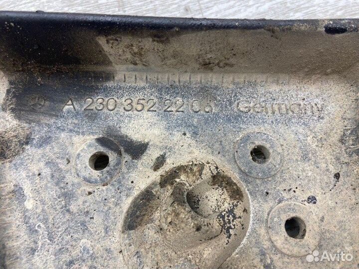 Кронштейн заднего редуктора задний Mercedes