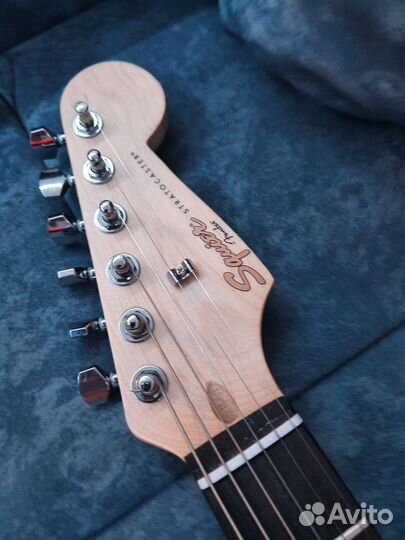 Fender squier bullet stratocaster sss (RED)