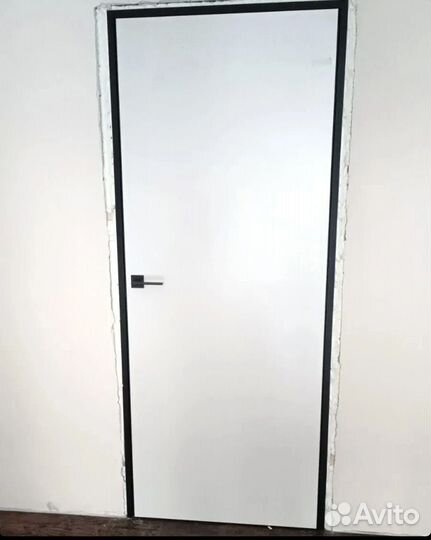 Скрытые двери двери в черной кромке