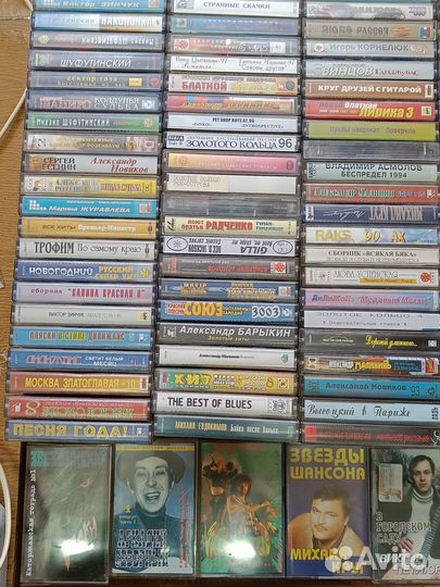 Аудиокассеты, целая коробка шансон и поп музыка