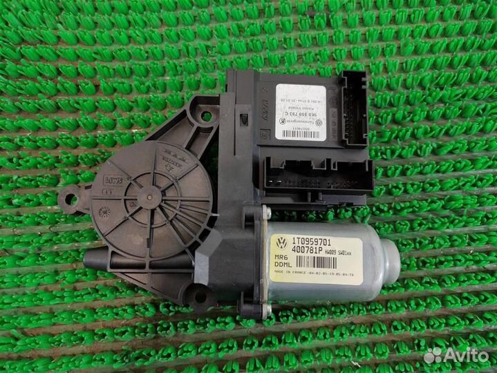 Мотор стеклоподъёмника передний левый volkswagen