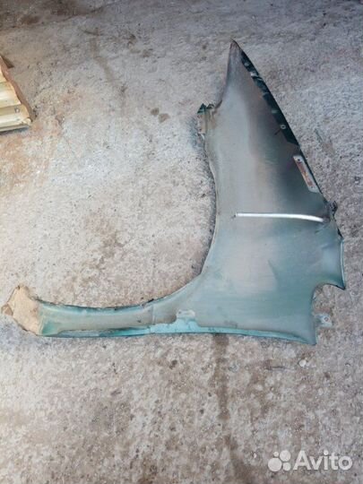 Крыло переднее правое Dodge Caravan grand 3.3 1997