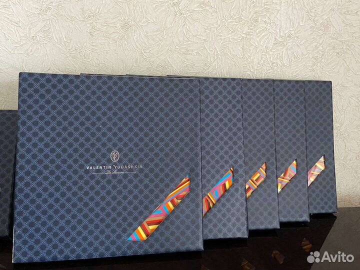 Тарелки Валентин Юдашкин