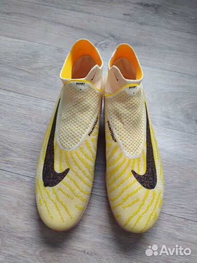 Футбольные бутсы nike