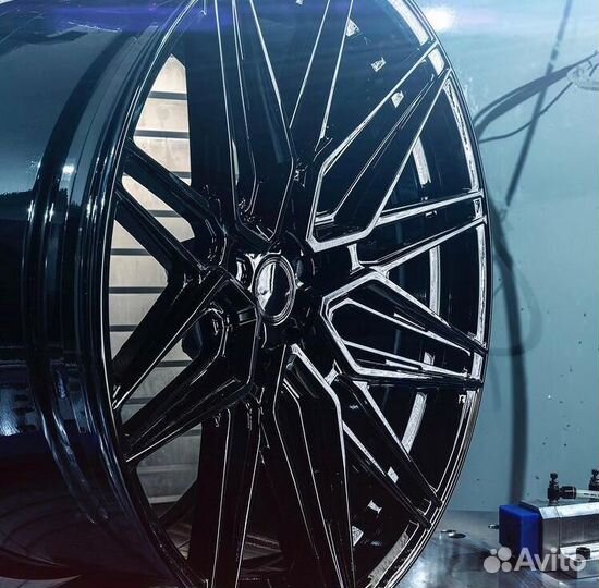 Кованые диски GT R22 5x130 на Lamborghini Urus