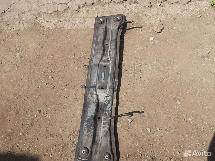 Suzuki grand vitara 2006-2014 год балка под коробк
