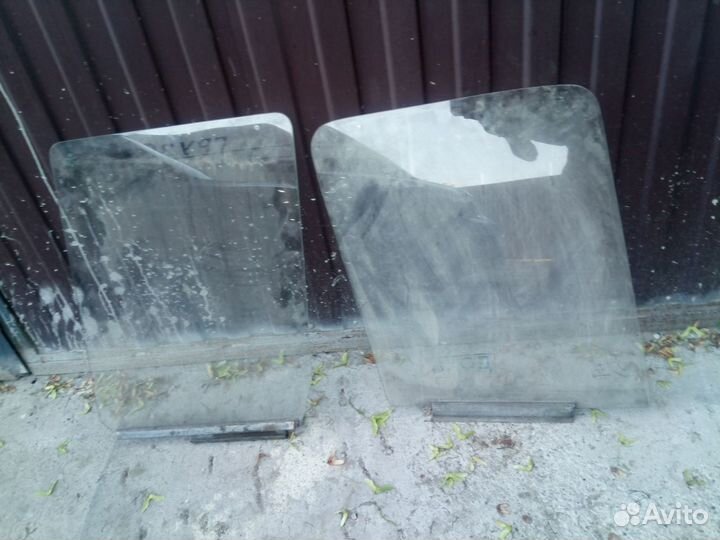 Стекла передних дверей на Спринтер 95-06