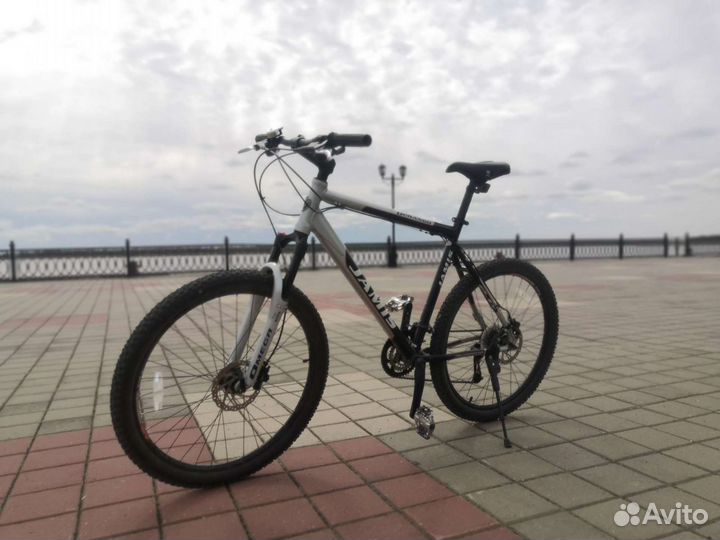 Beло пpoкaт GT, Jamis, Merida