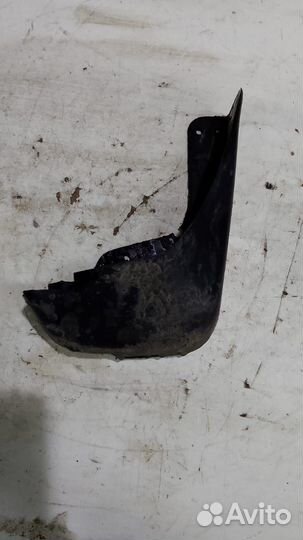 Брызговик передний правый Renault Megane 3