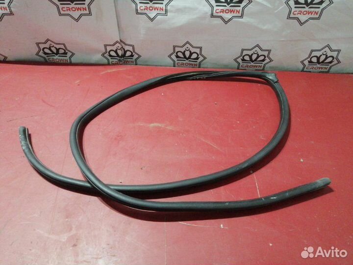 Уплотнитель двери задний правый Nissan Almera G15