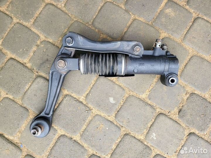 Задний гидроцилиндр стабилизатора Land Cruiser 200