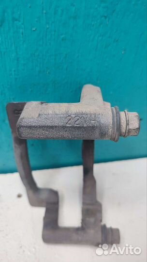 Скоба суппорта Toyota 4772152170