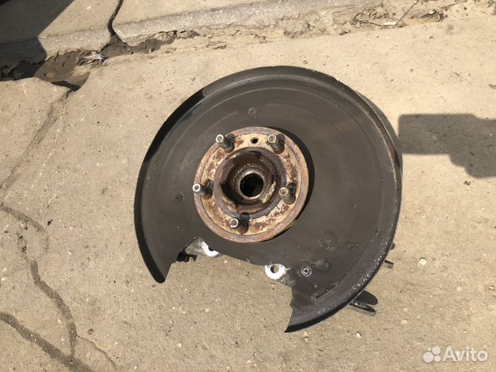 Кулак задний левый рендж ровер вог спорт 2013-2018