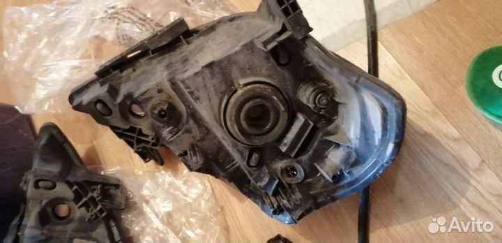 Фары на nissan tiida