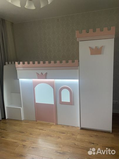 Детская кроватка-замок со шкафом для одежды