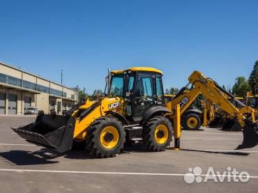 Машинист экскаватора-погрузчика JCB