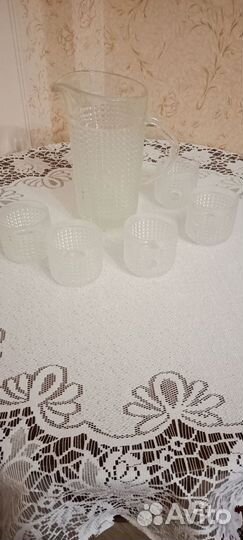 Хрустальный кувшин со стаканами