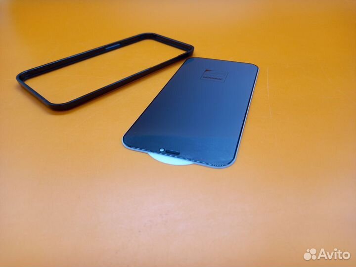 35819 Защитное закаленное стекло для iPhone 14 13