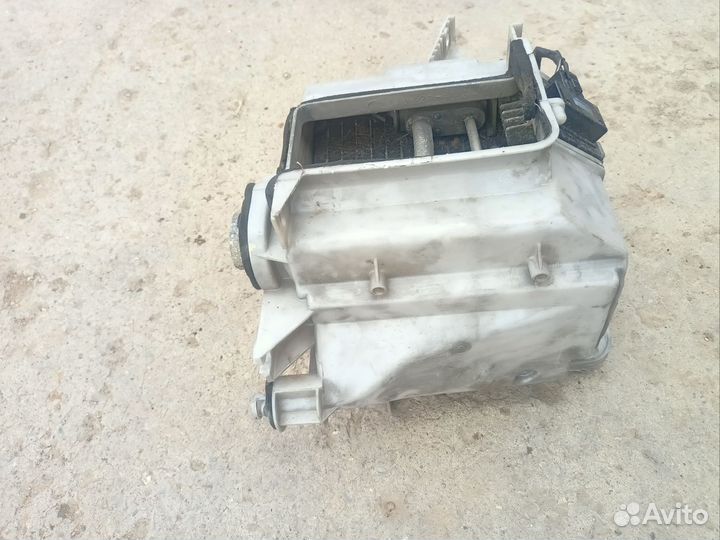 Корпус отопителя Mitsubishi Pajero II 2.5 1992