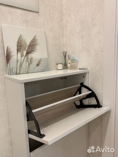 Обувница белая