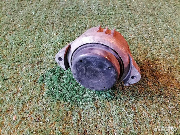 Опора двигателя (подушка двс) 13981112 BMW 3-serie