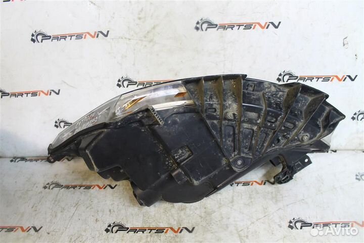 Фара правая Ситроен С4 Пикассо