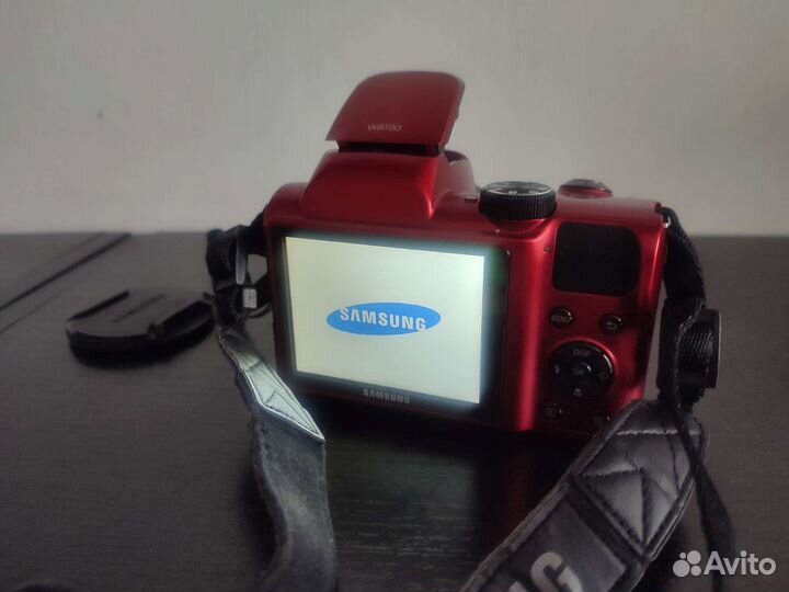 Зеркальный фотоаппарат Samsung WB100