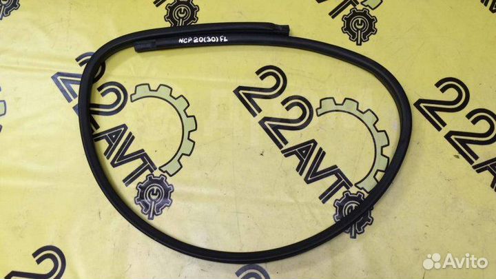 Уплотнитель багажника Toyota Corolla Runx NZE121