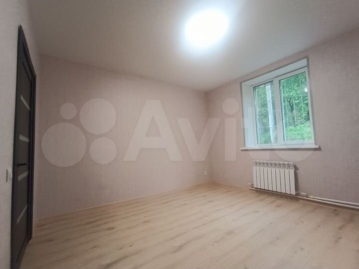 2-к. квартира, 42 м², 1/3 эт.