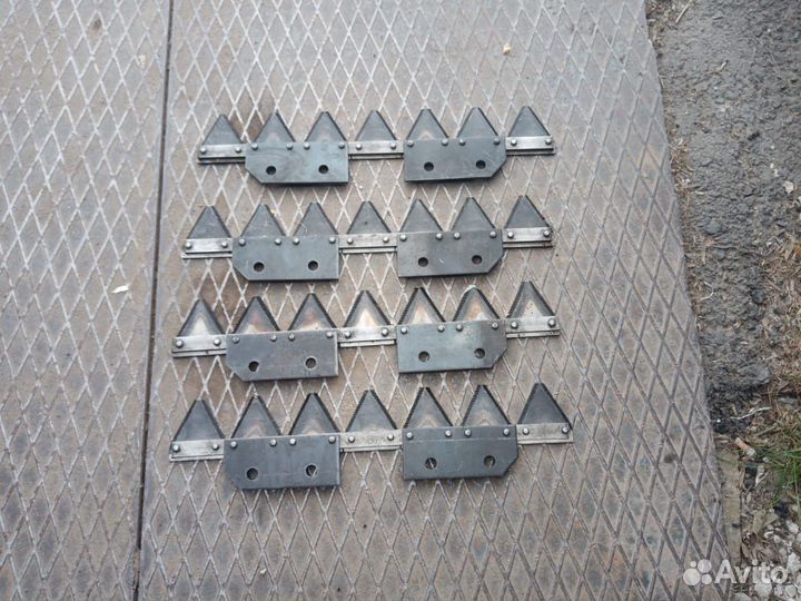 Нож кзнм 08.040-02 б/п нижний из 4-х частей