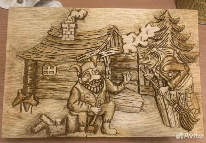 Резное панно из дерева