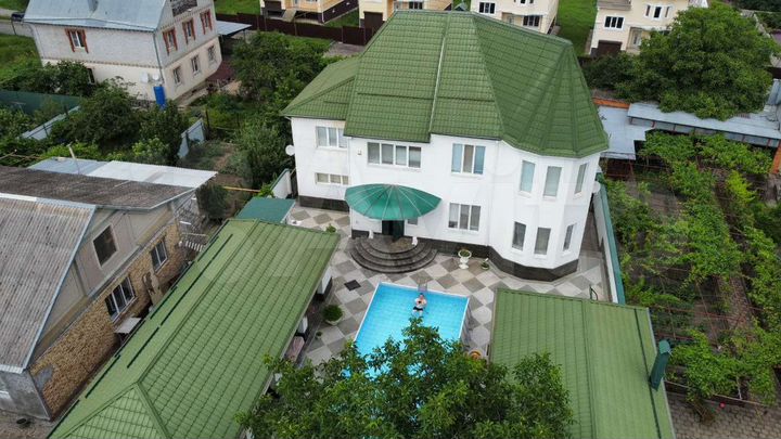 Дом 530 м² на участке 6 сот.