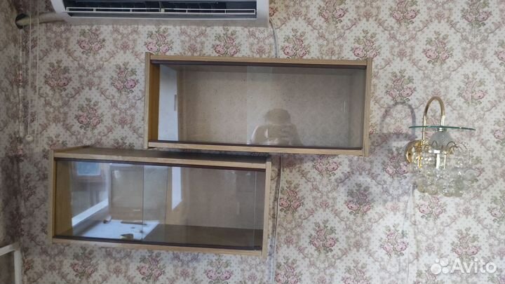 Книжные полки со стеклом