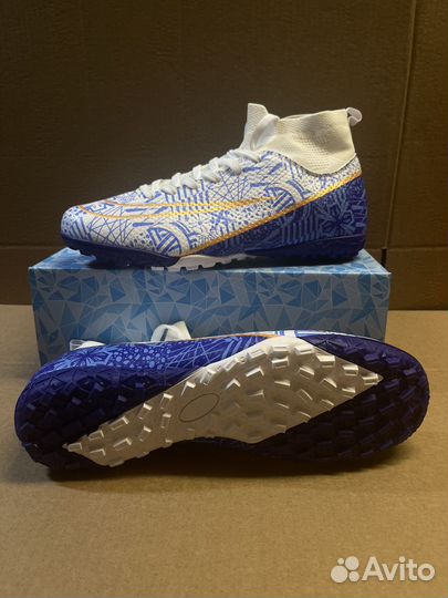 Футбольные бутсы сороконожки Nike