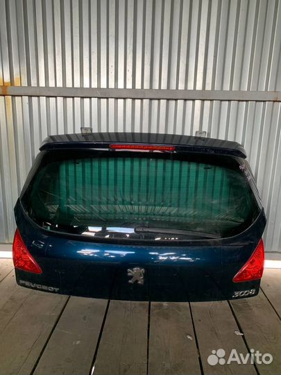 Крышка багажника Пежо 3008 дефект Peugeot 3008