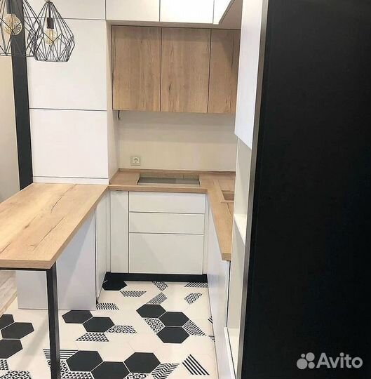 Угловая в потолок кухня на заказ