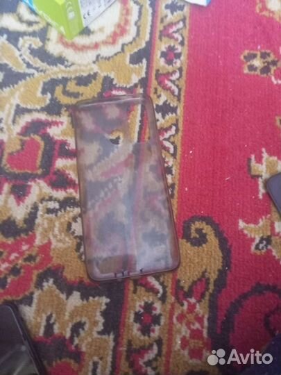 Чехлы на телефон