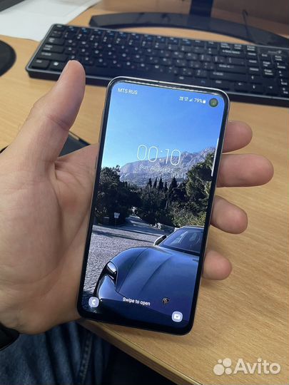 Телефон Samsung galaxy s10e
