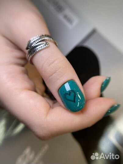 Модель на маникюр+гель-лак